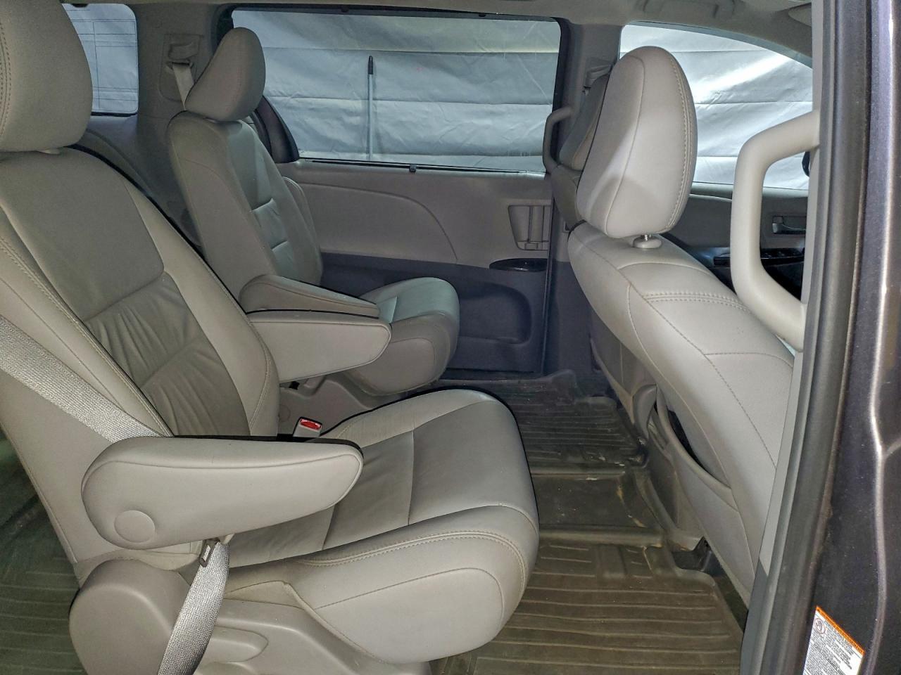 2016 TOYOTA SIENNA