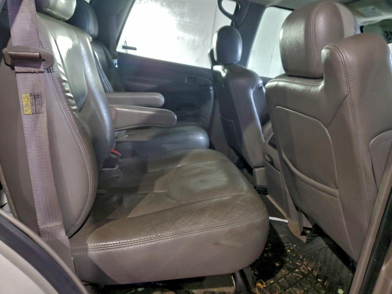 2004 CHEVROLET Tahoe