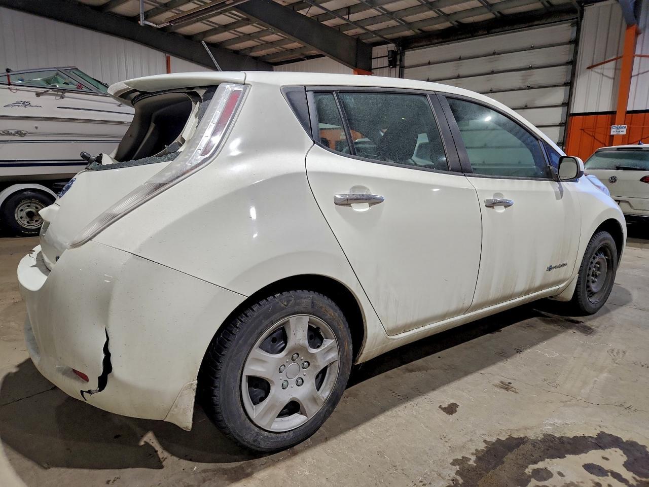 2015 NISSAN LEAF
