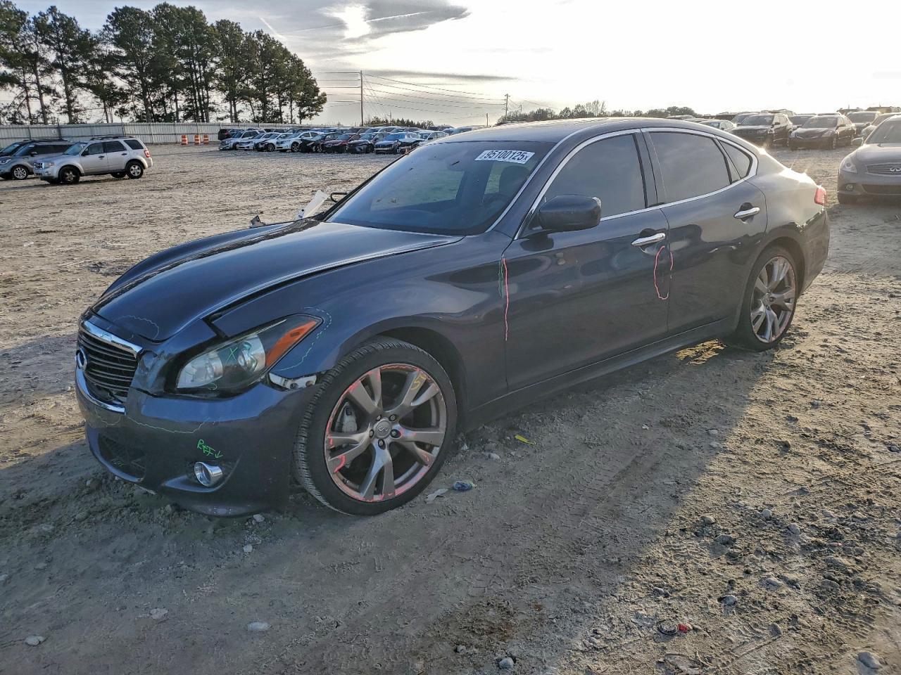 2011 INFINITI M37