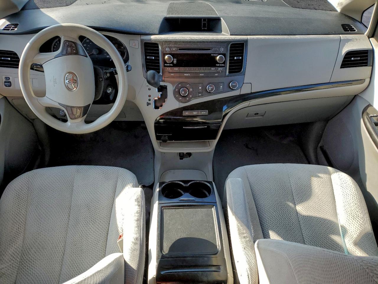 2012 TOYOTA SIENNA