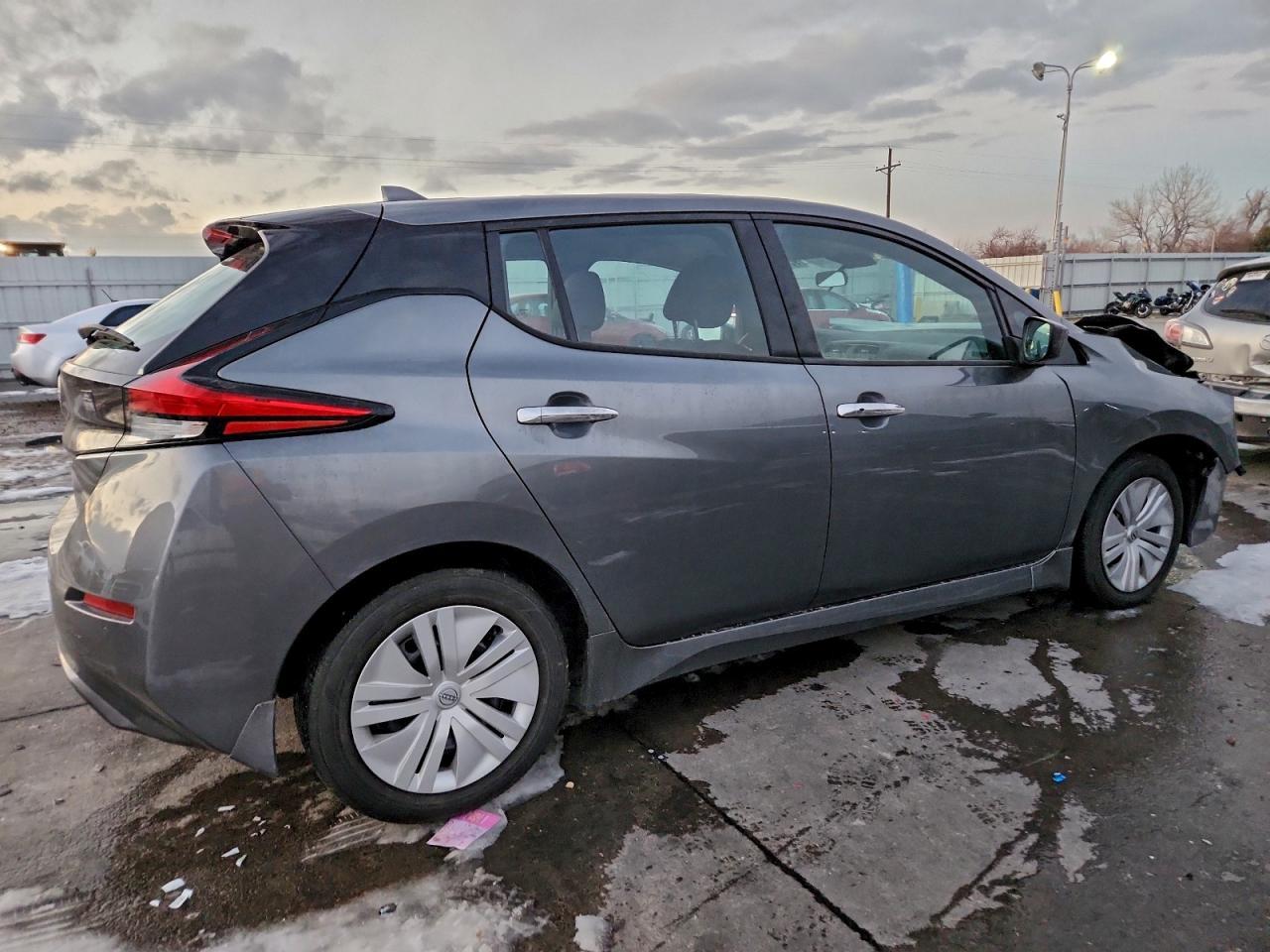 2025 NISSAN LEAF