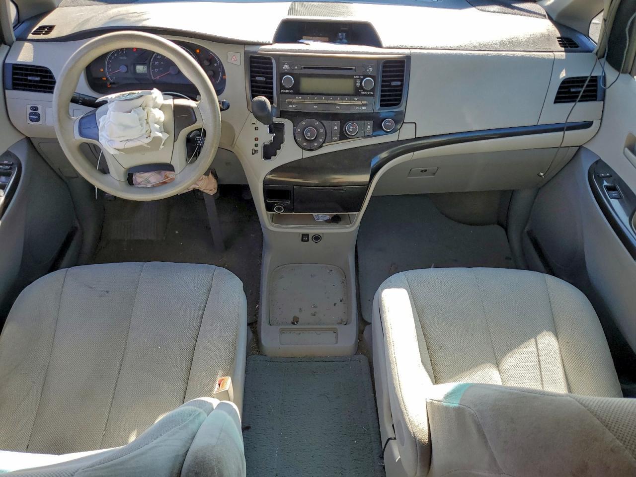 2012 TOYOTA SIENNA