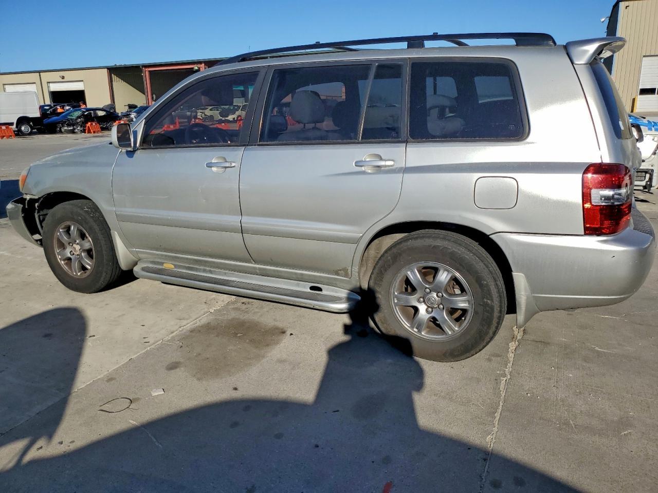 2005 TOYOTA HIGHLANDER