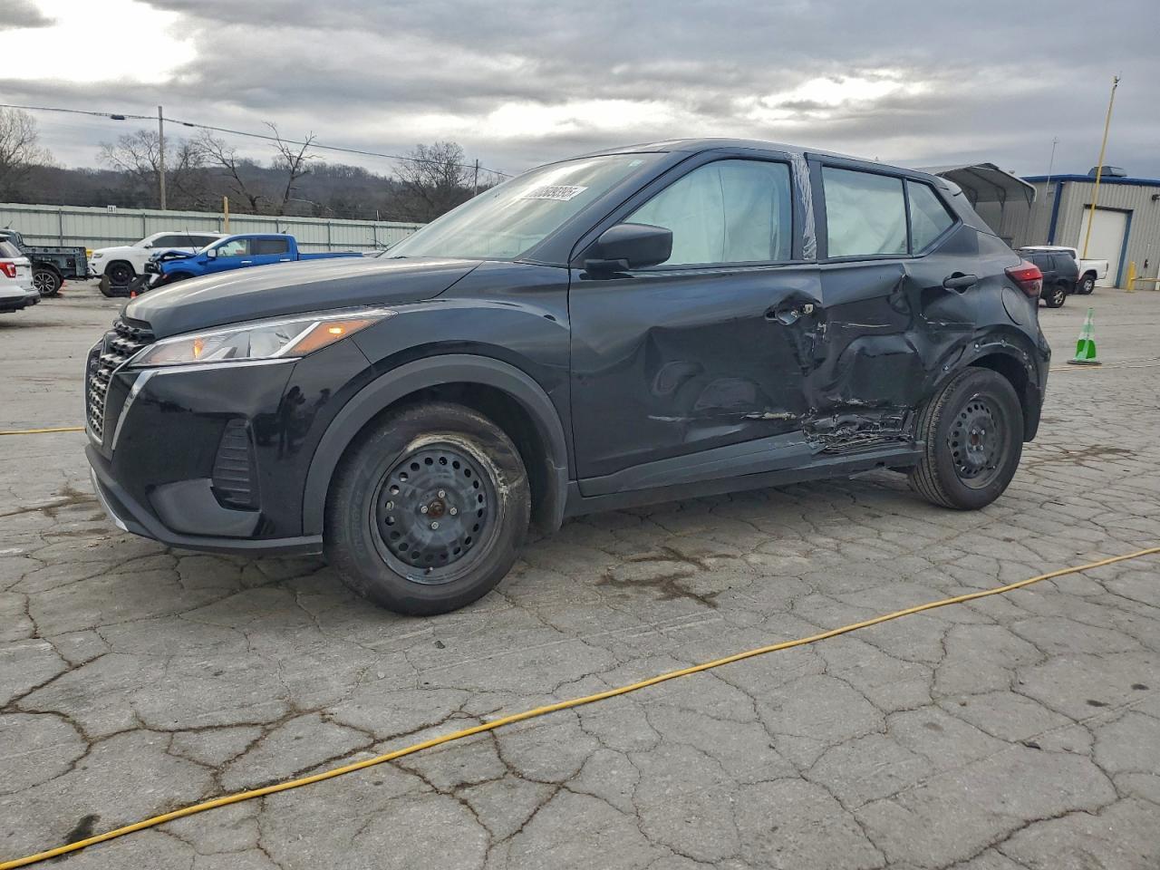 2023 NISSAN KICKS