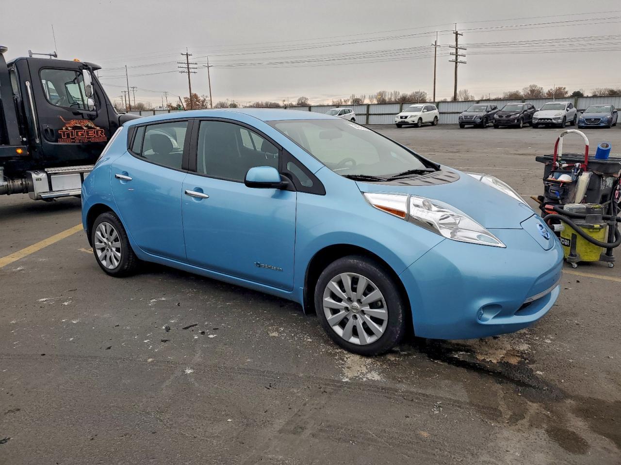 2015 NISSAN LEAF