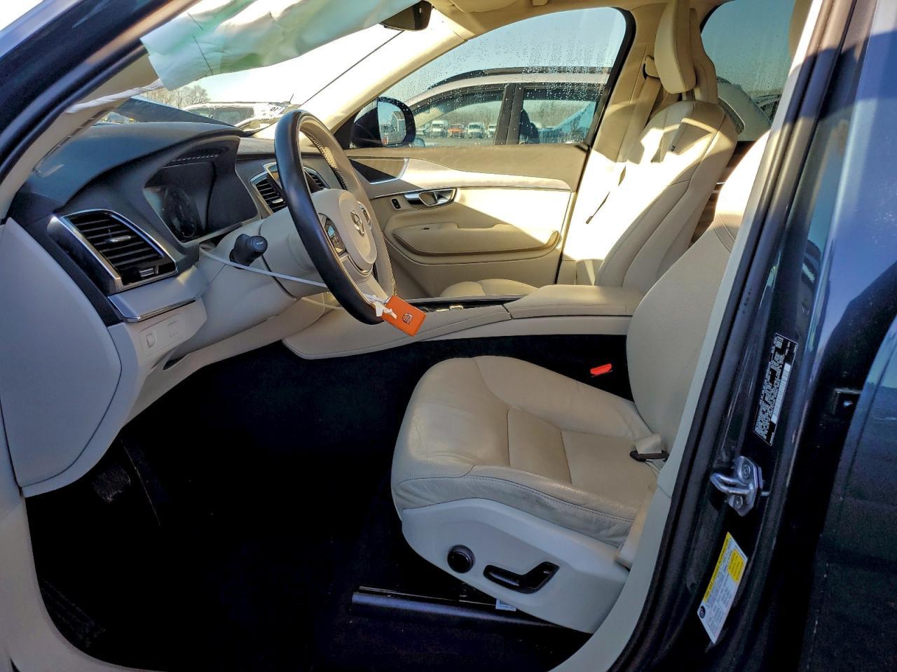 2021 VOLVO XC90