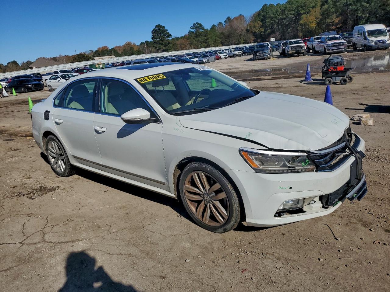 2017 VOLKSWAGEN Passat