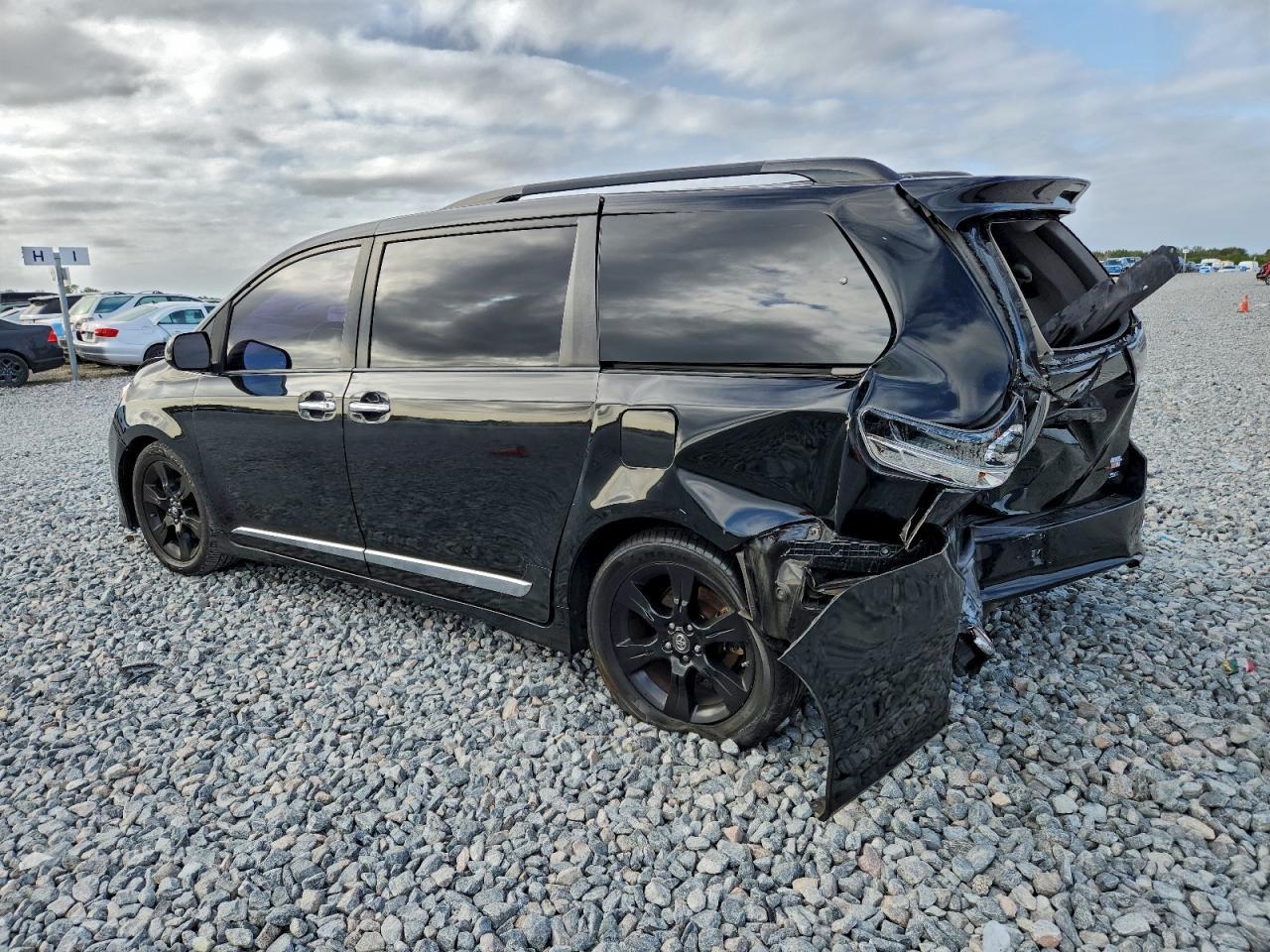2013 TOYOTA SIENNA