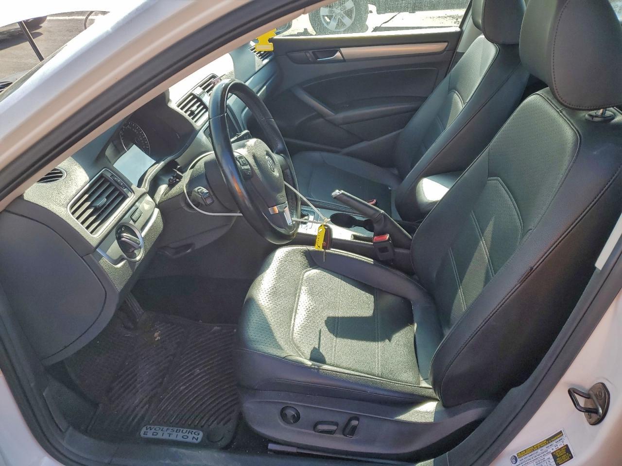 2014 VOLKSWAGEN Passat