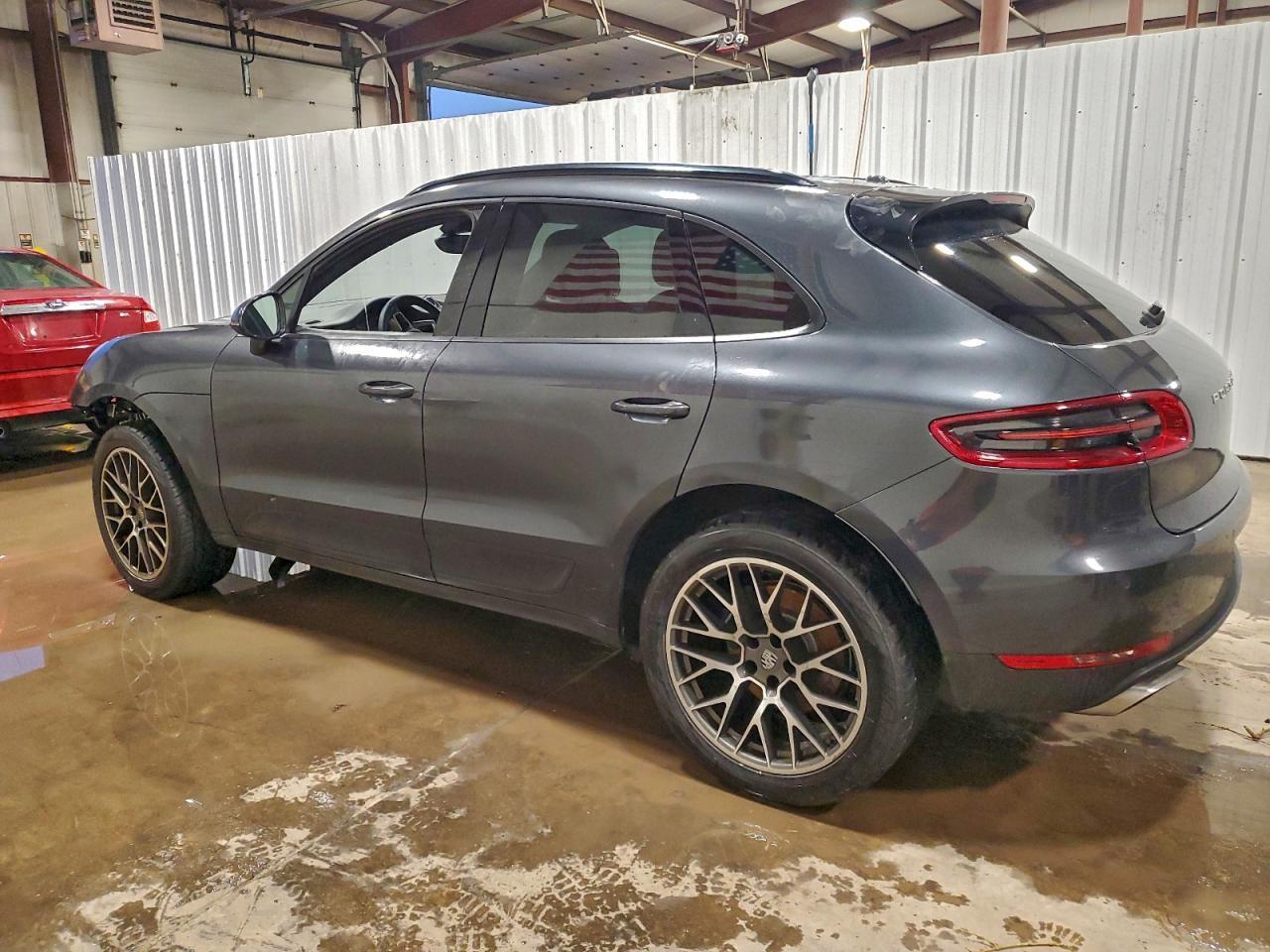 2018 PORSCHE Macan