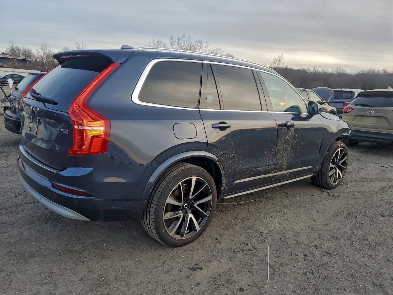 2022 VOLVO XC90