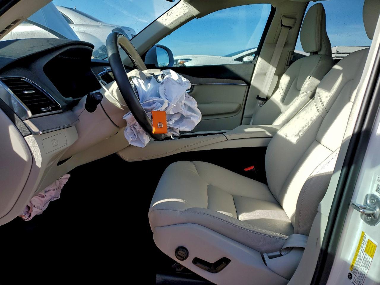 2025 VOLVO XC90