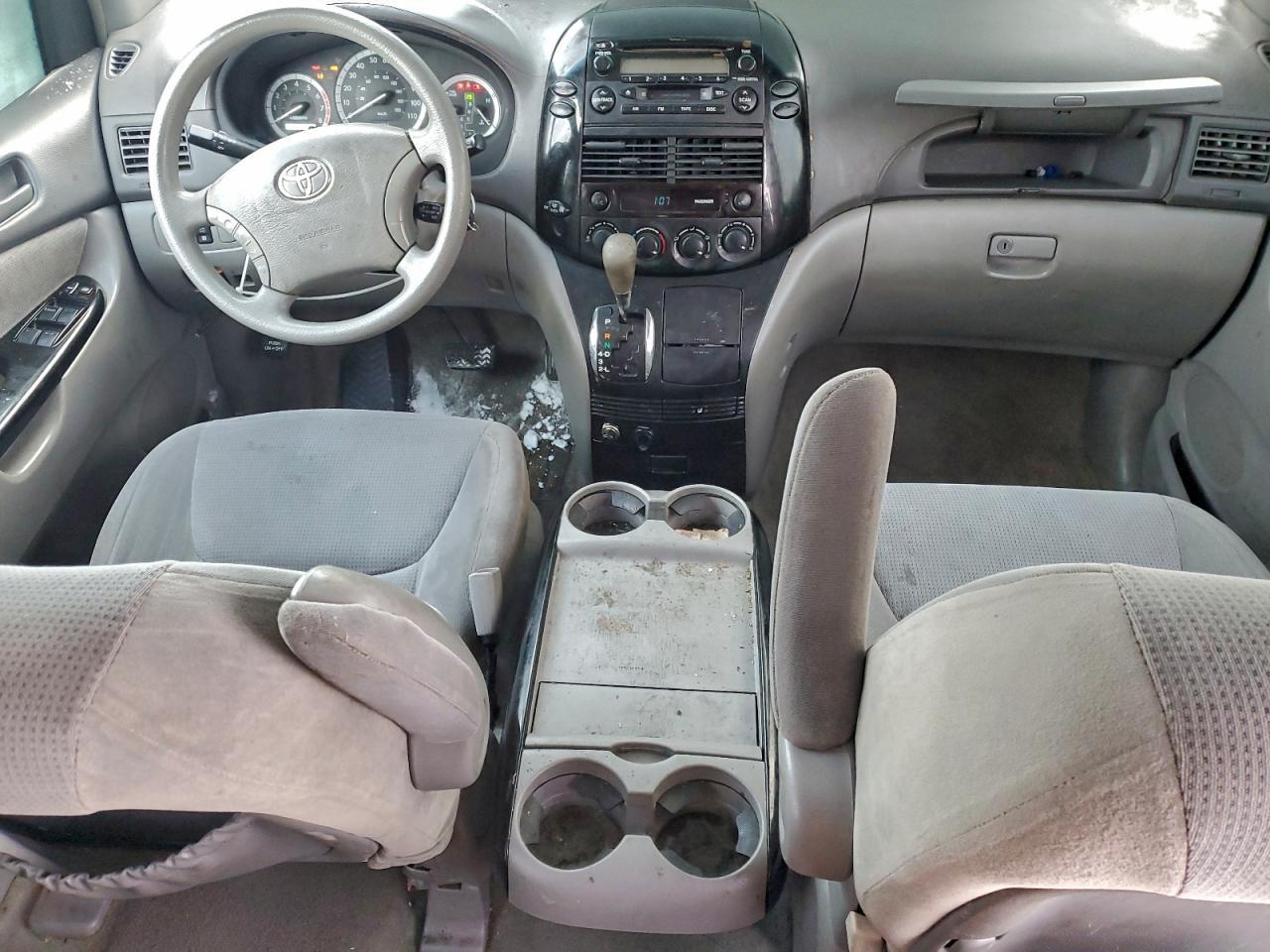 2004 TOYOTA SIENNA