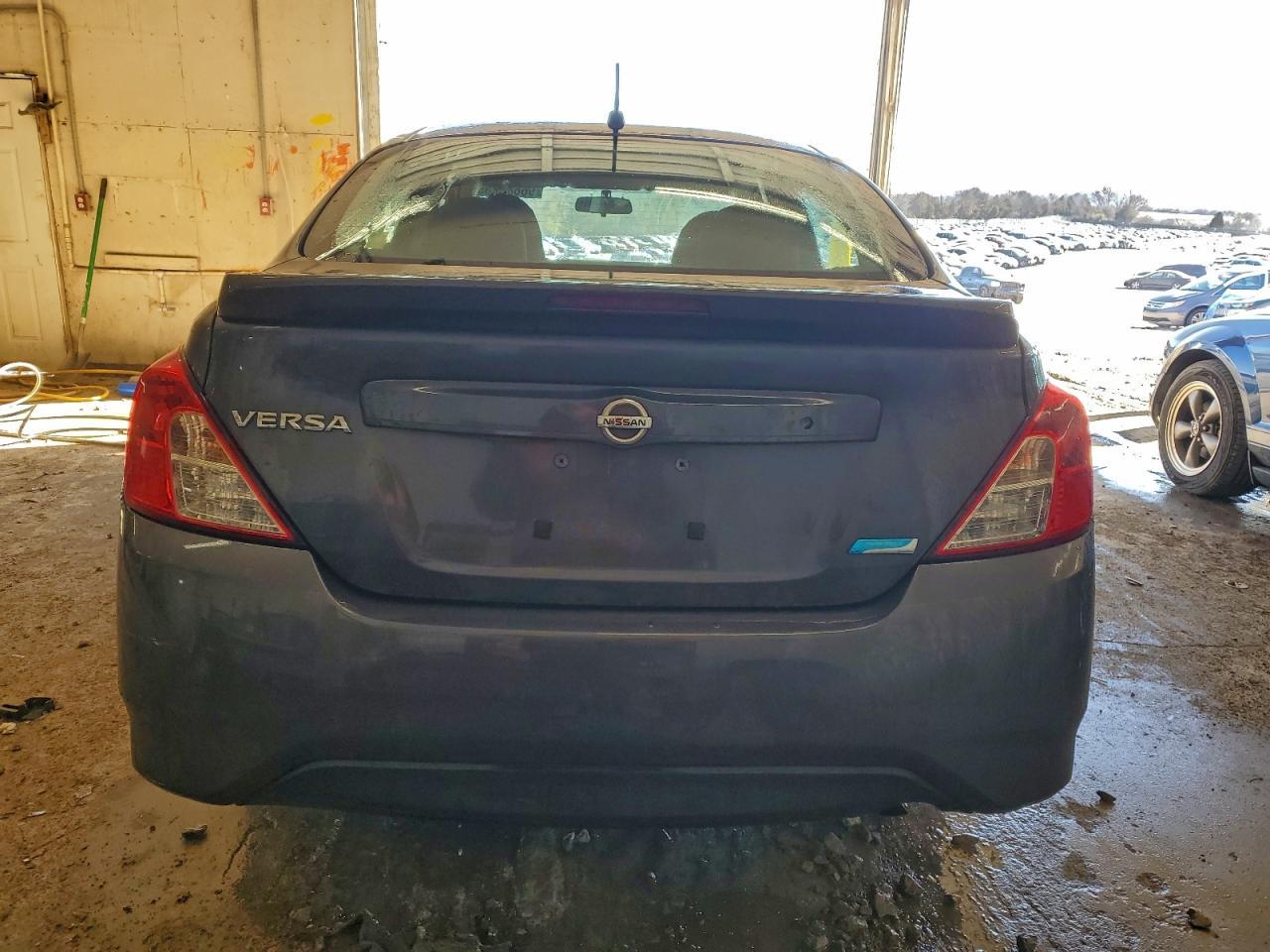 2015 NISSAN VERSA