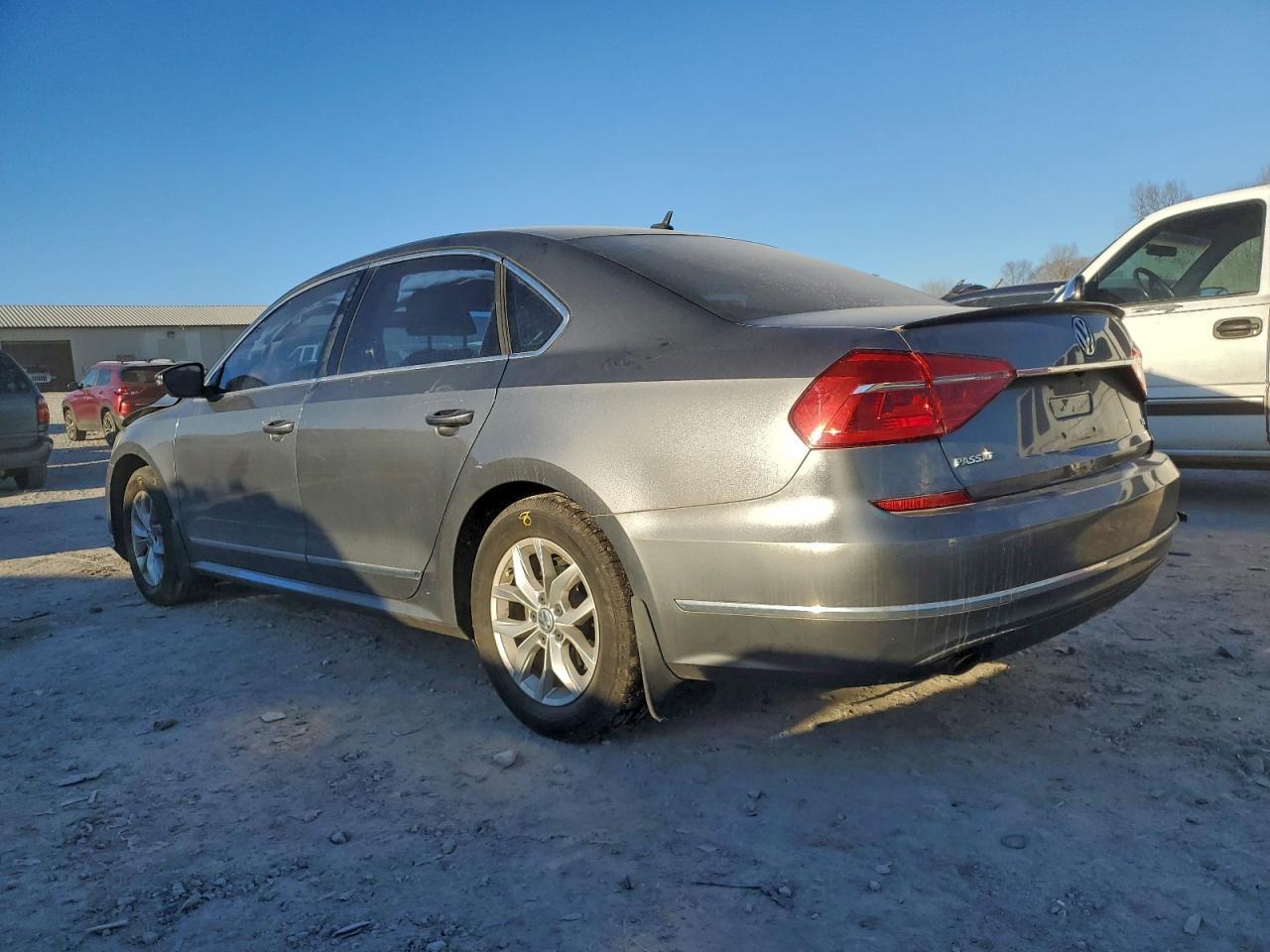 2016 VOLKSWAGEN Passat