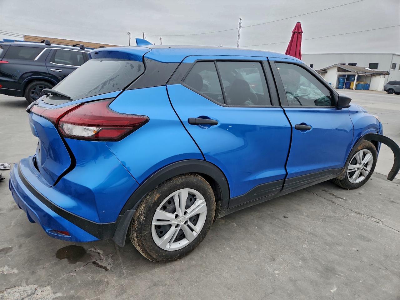 2024 NISSAN KICKS