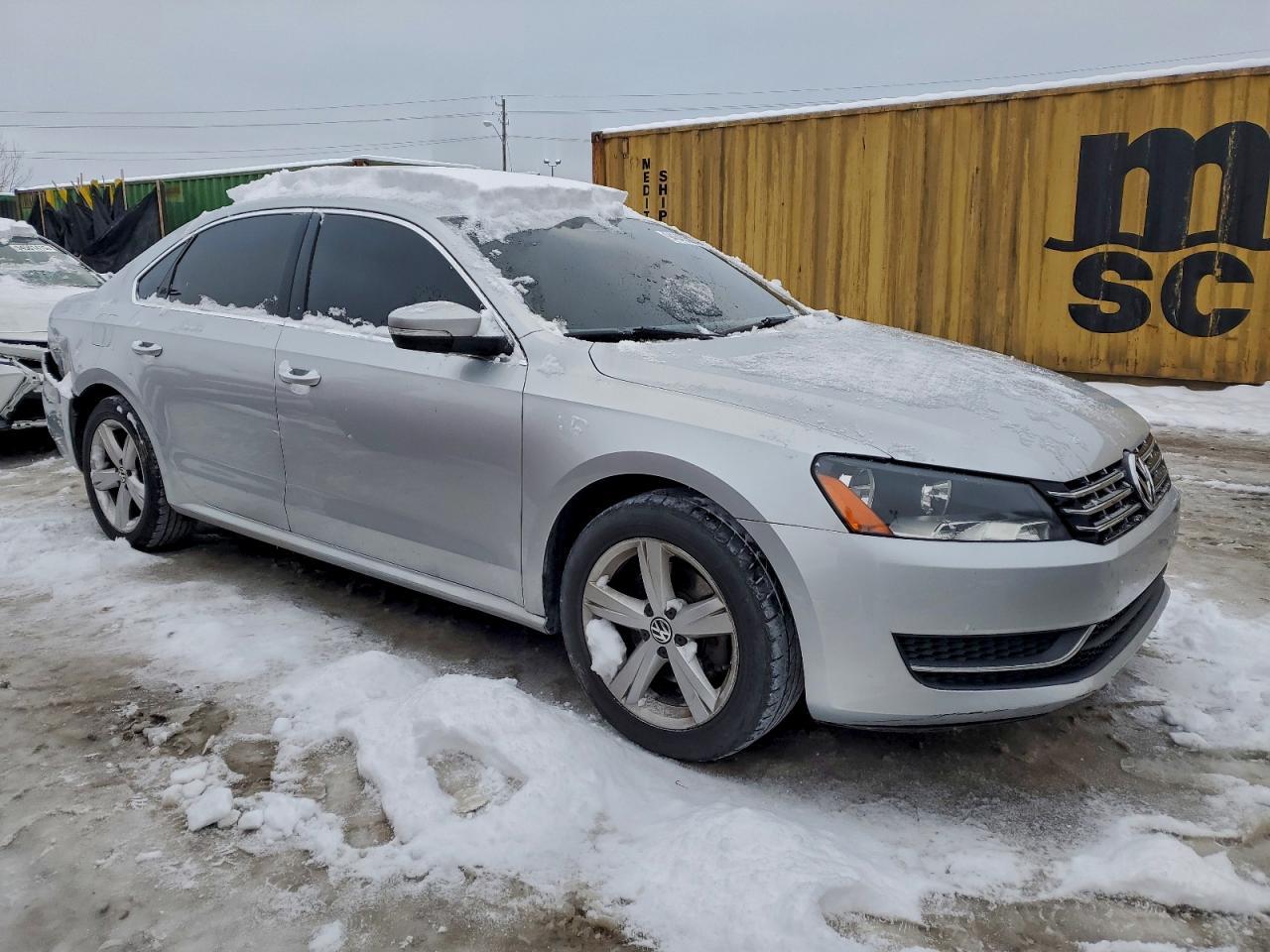 2013 VOLKSWAGEN Passat