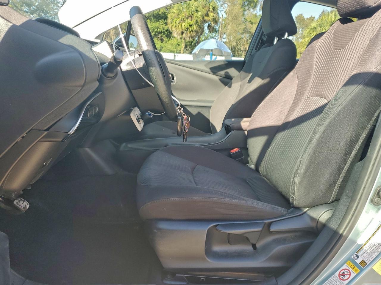 2016 TOYOTA PRIUS