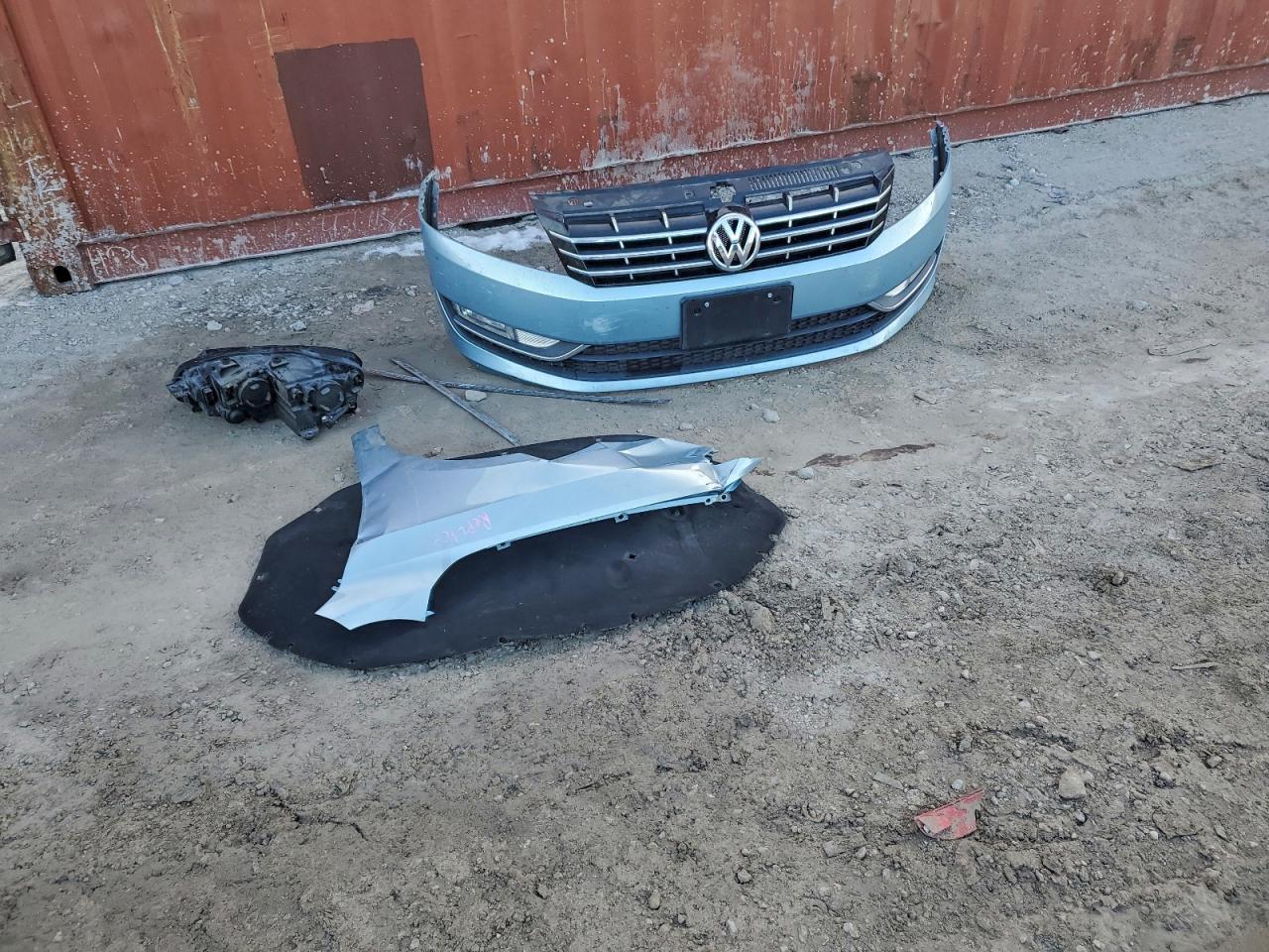 2012 VOLKSWAGEN Passat
