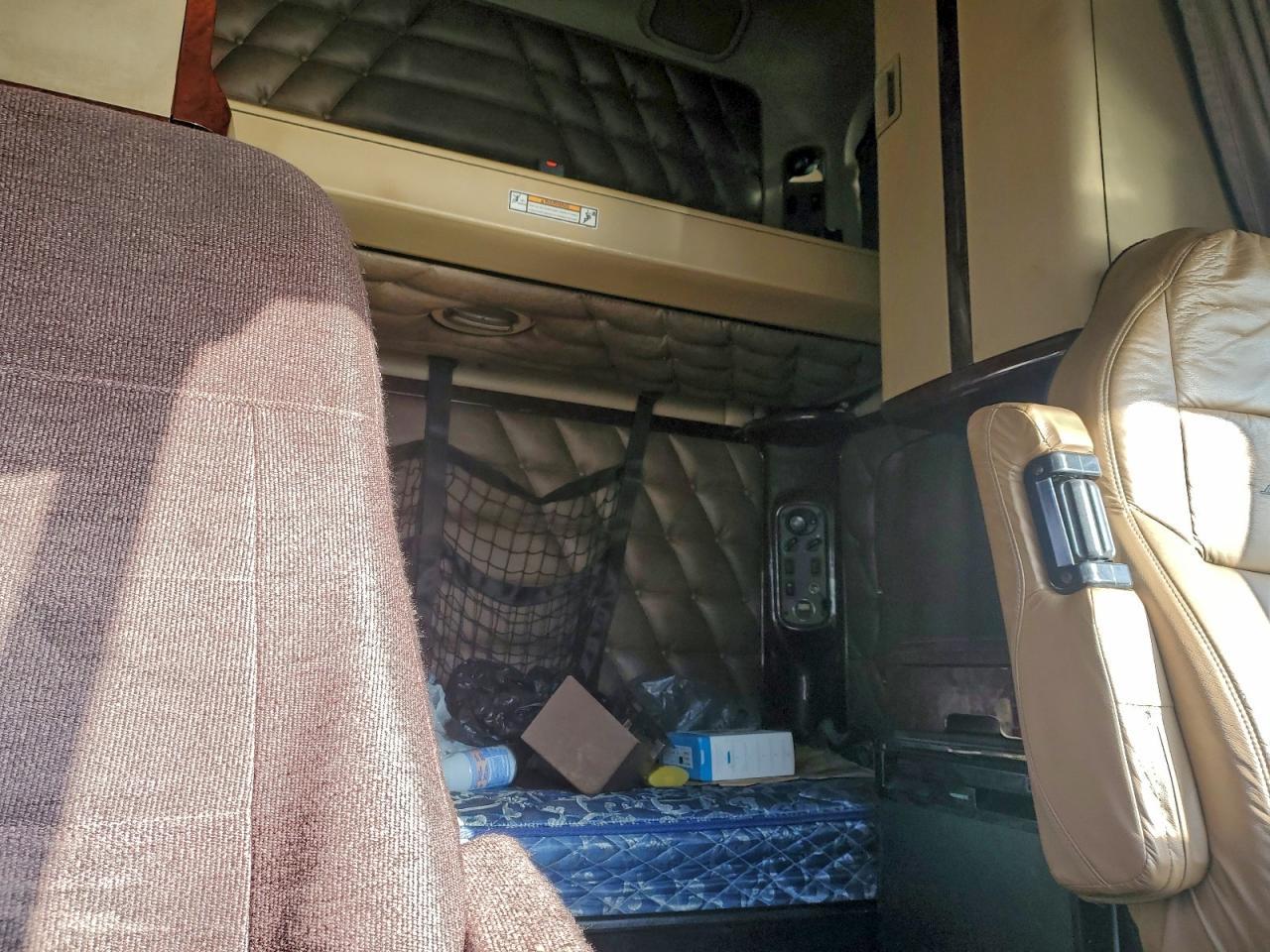 2015 FREIGHTLINER Coronado