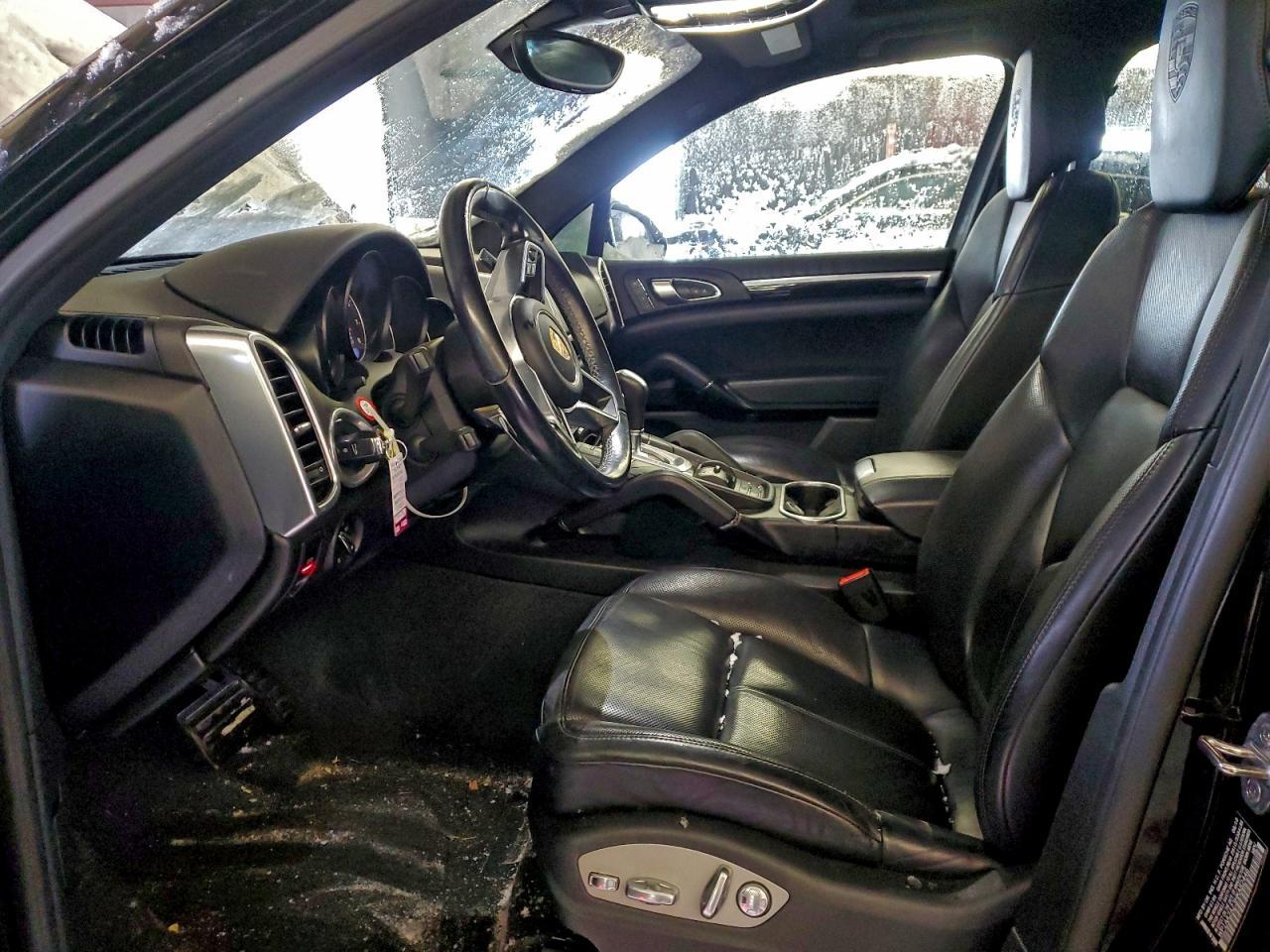 2017 PORSCHE CAYENNE