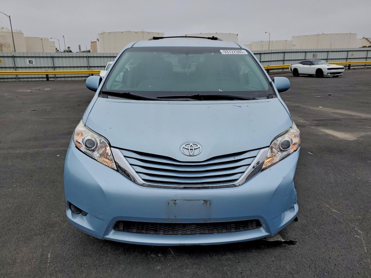2015 TOYOTA SIENNA