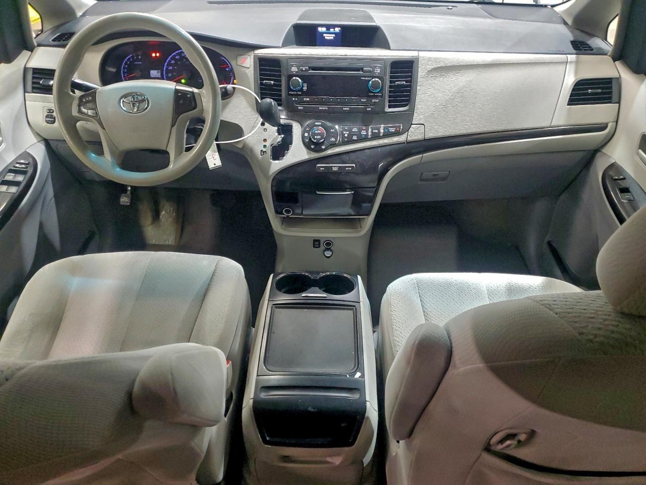 2014 TOYOTA SIENNA