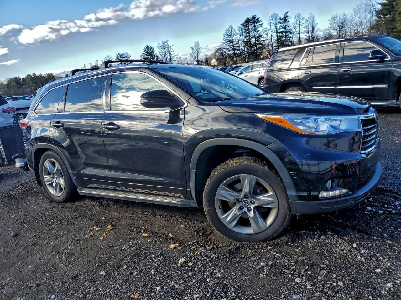 2016 TOYOTA HIGHLANDER