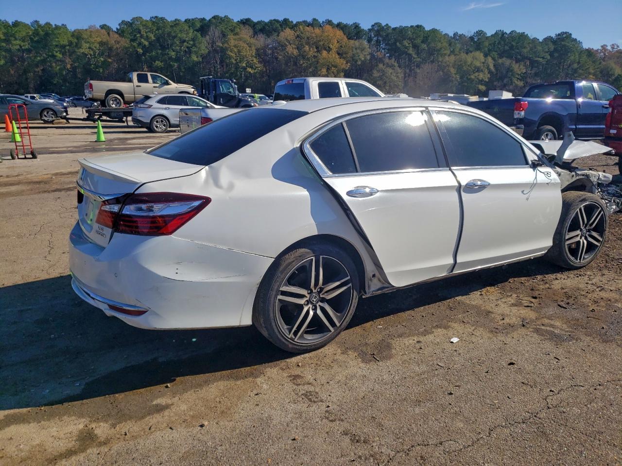 2017 HONDA ACCORD