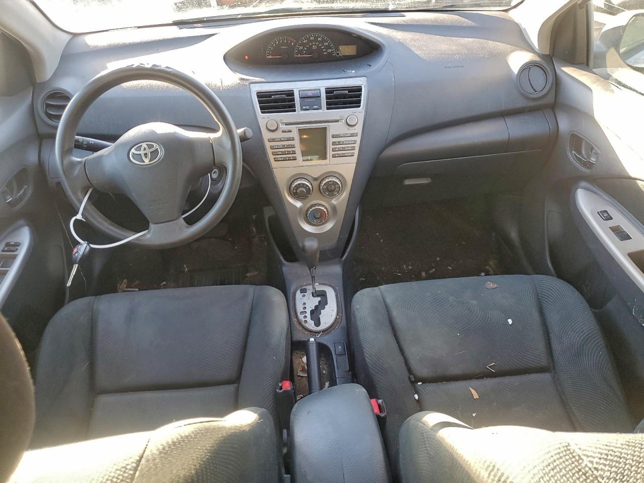 2011 TOYOTA YARIS