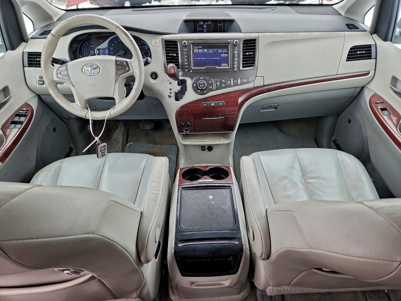 2012 TOYOTA SIENNA