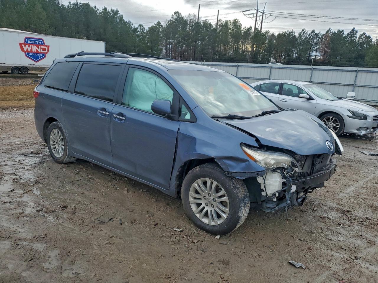 2015 TOYOTA SIENNA
