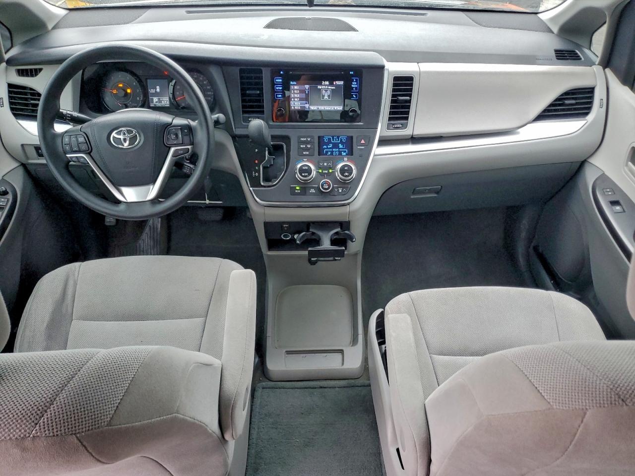 2017 TOYOTA SIENNA
