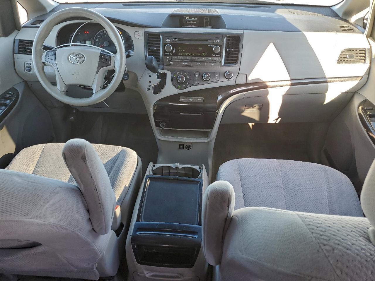 2012 TOYOTA SIENNA