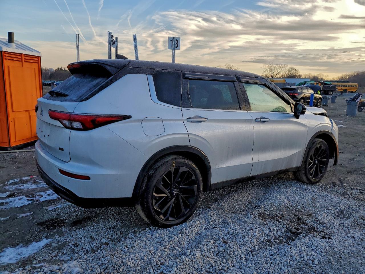 2023 MITSUBISHI outlander