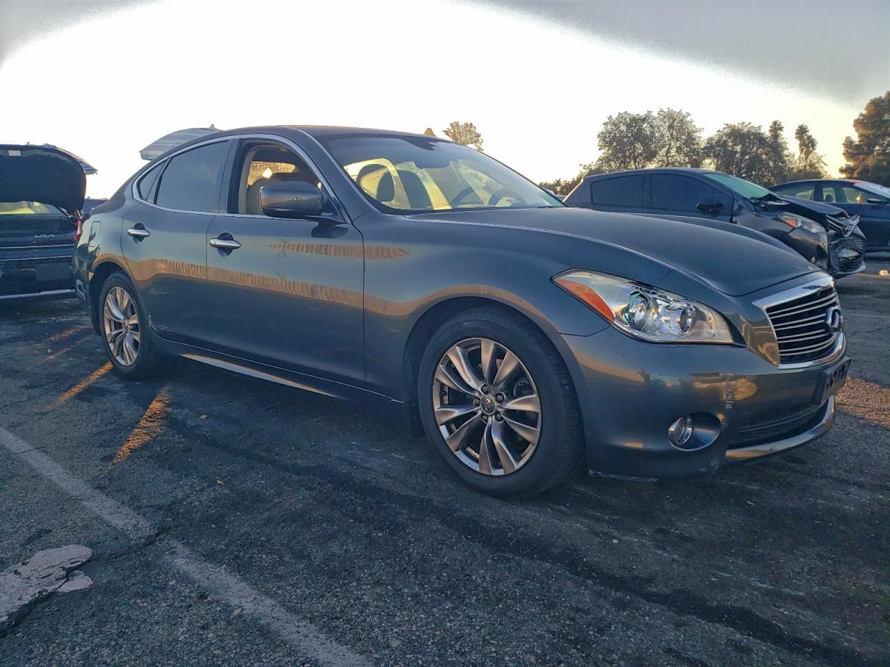 2011 INFINITI M37