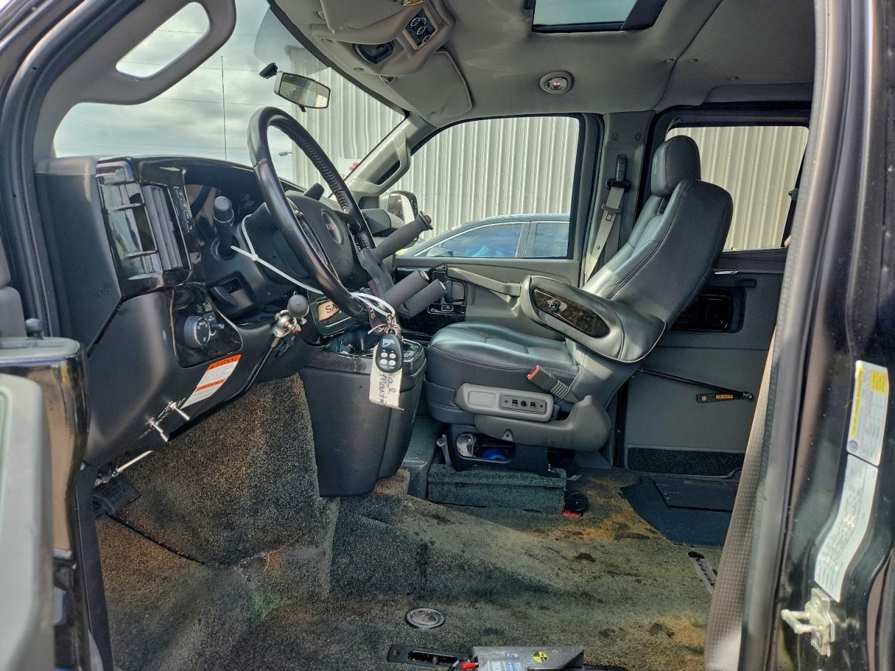 2017 GMC Savana