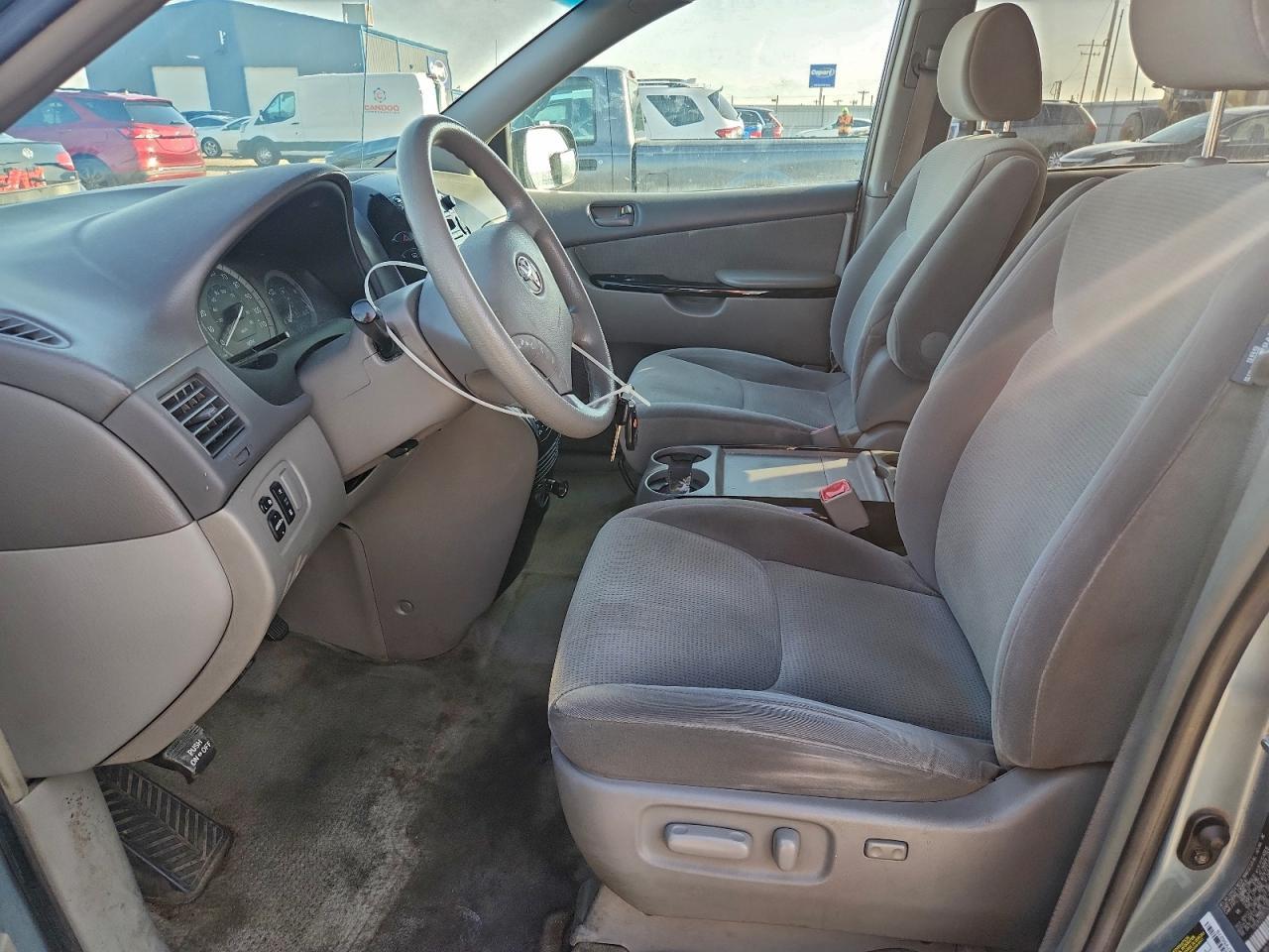 2005 TOYOTA SIENNA