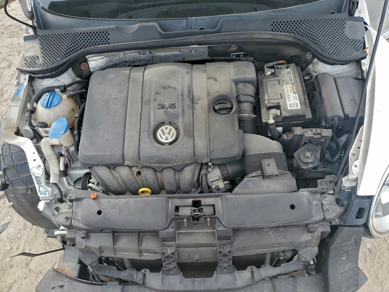 2013 VOLKSWAGEN Beetle