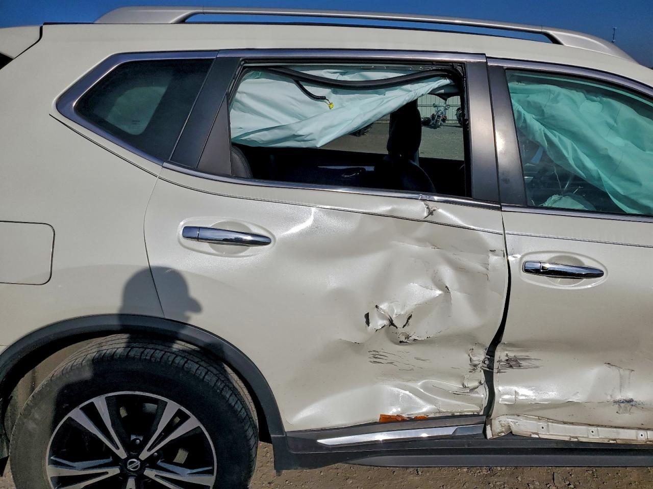 2017 NISSAN ROGUE