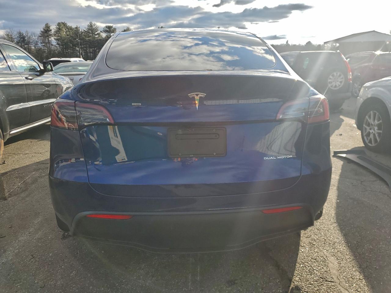 2025 TESLA MODEL Y