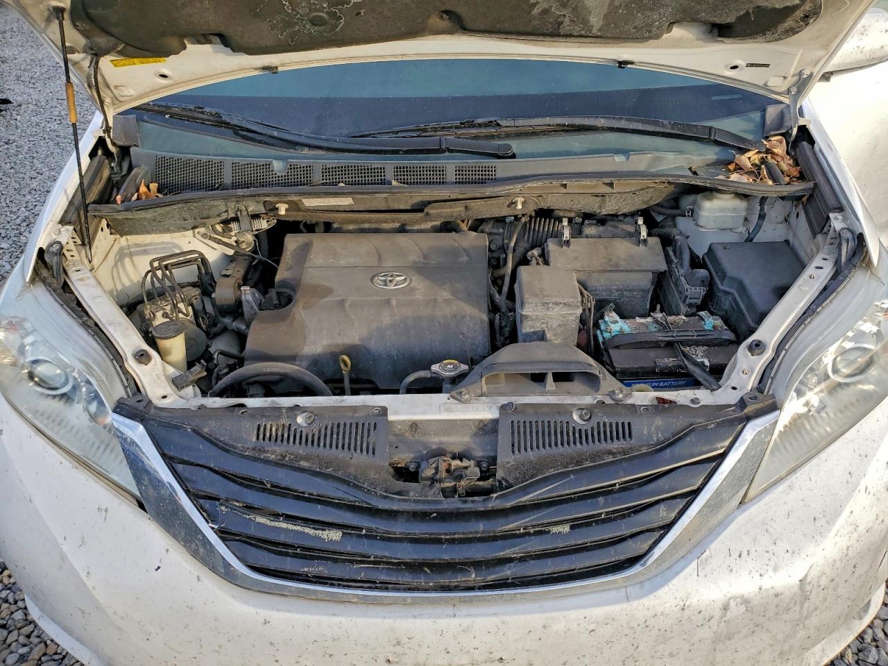 2014 TOYOTA SIENNA