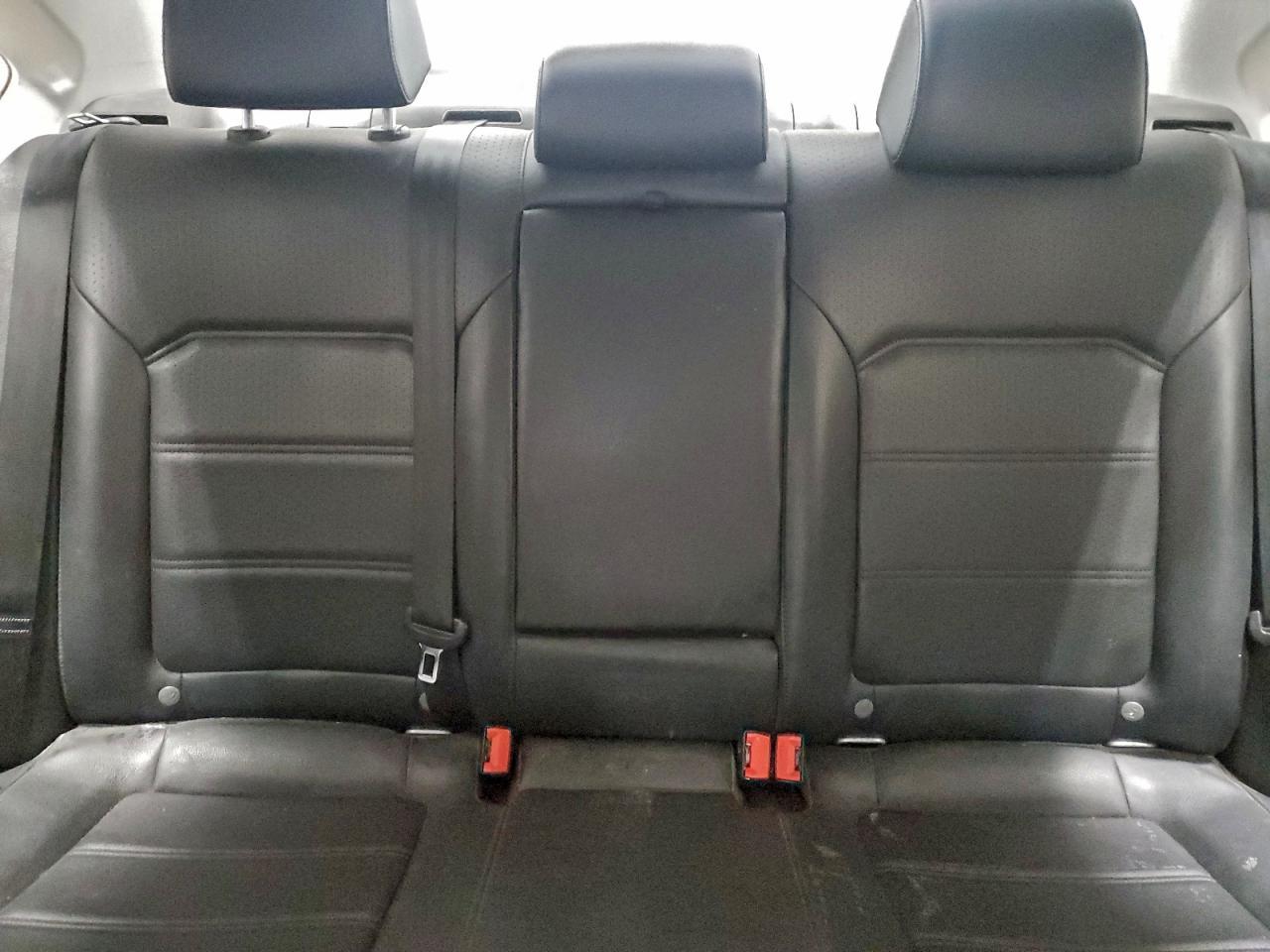 2012 VOLKSWAGEN Passat