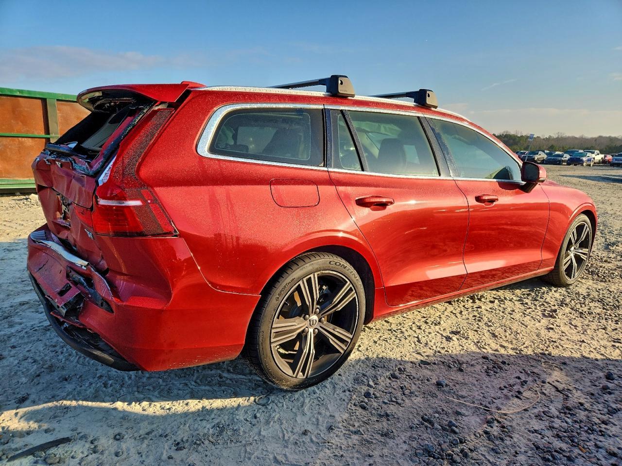2020 VOLVO V60