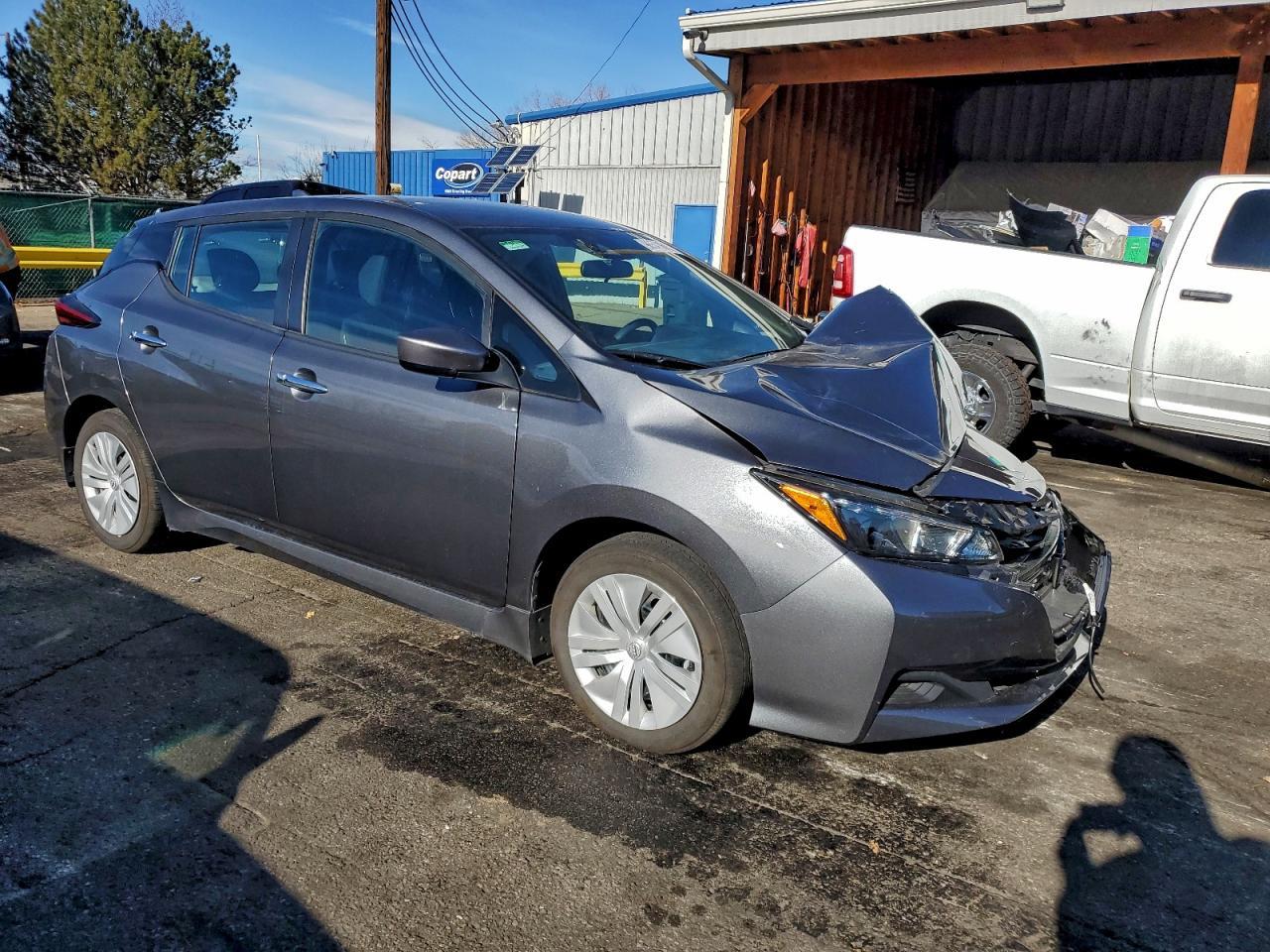 2025 NISSAN LEAF