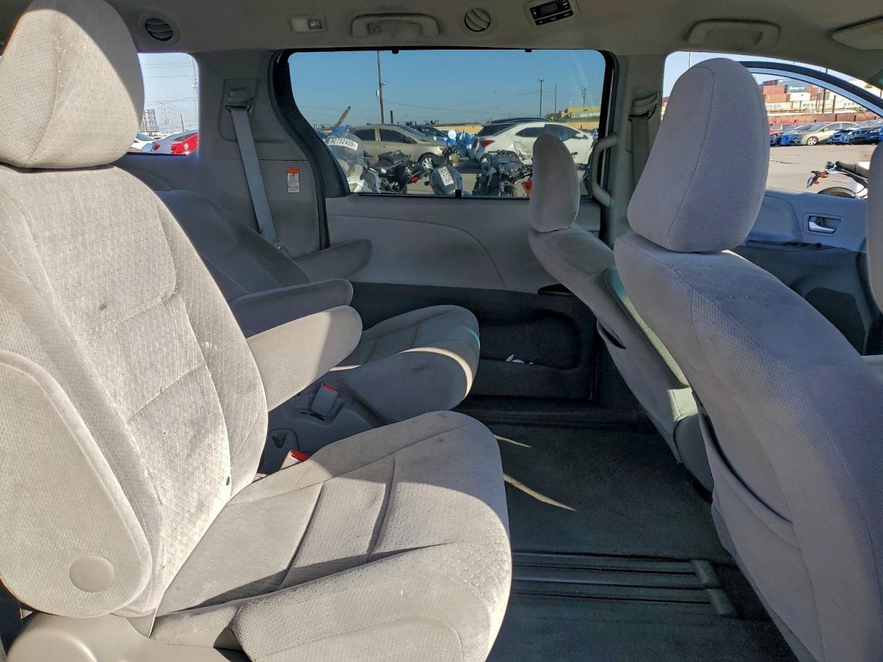 2016 TOYOTA SIENNA