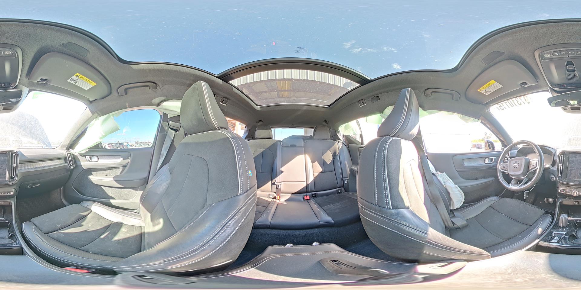 2020 VOLVO XC40