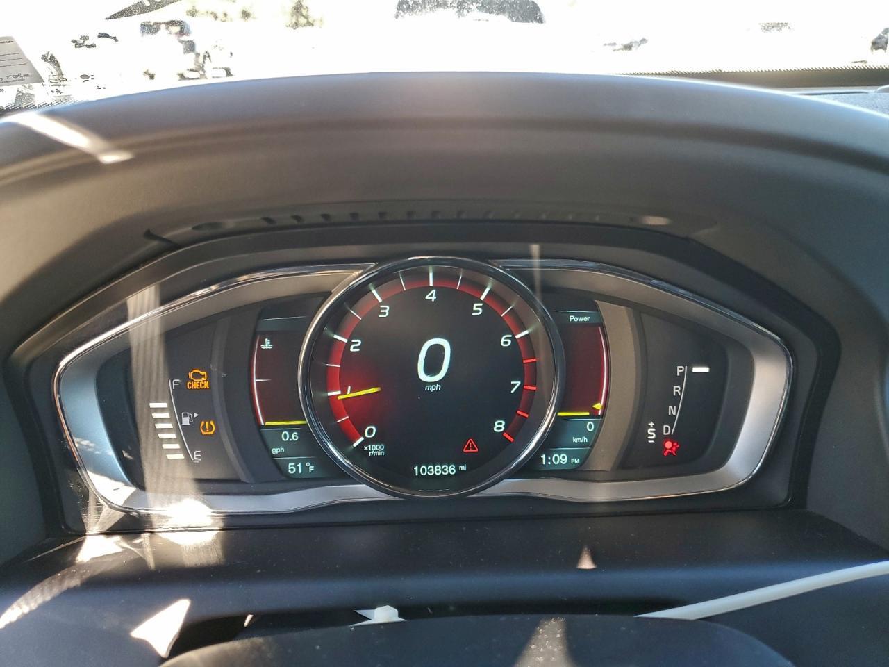 2015 VOLVO XC60