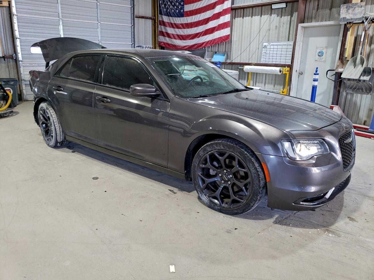 2019 CHRYSLER 300